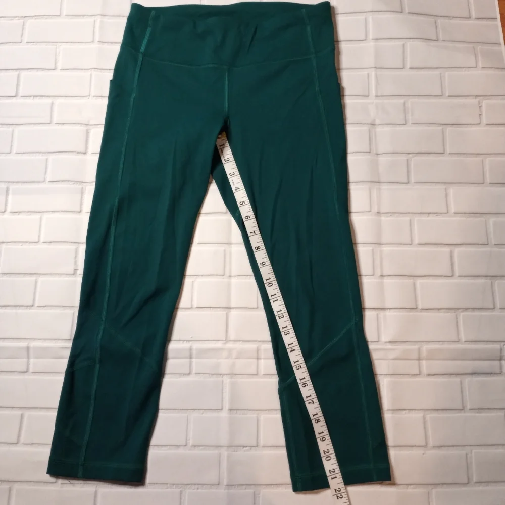 LULULEMON CROP LEGGINGS SIZE 6